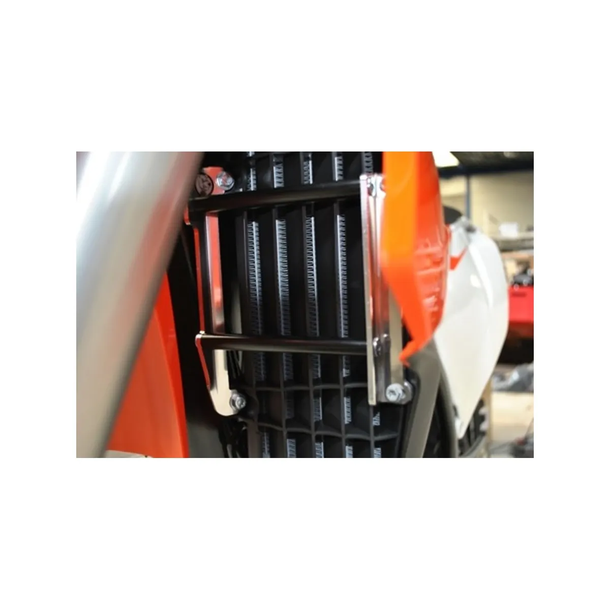 AXP Kylarskydd med svarta distanser Ktm/Husqvarna 16-17 - m.fl.