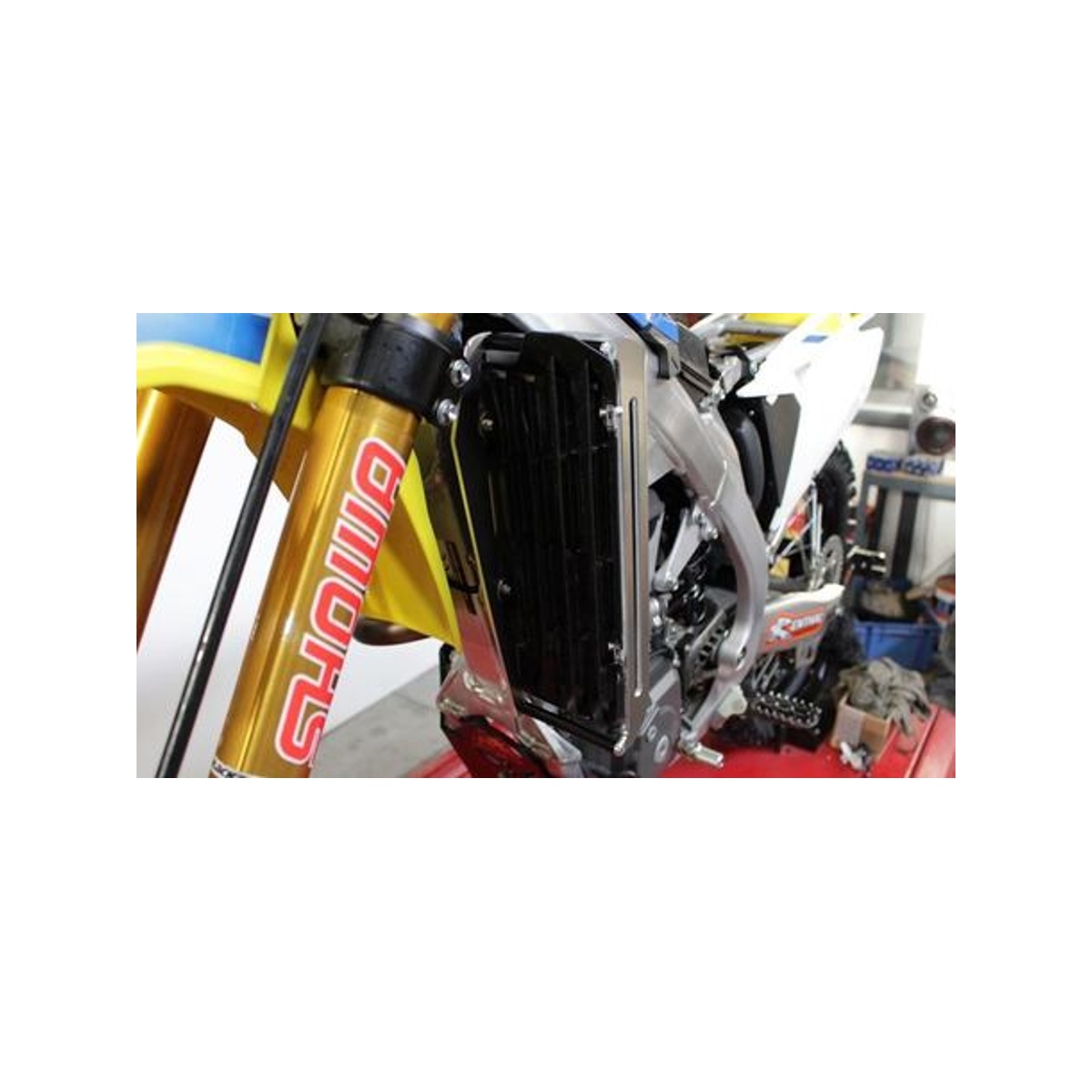 AXP Radiator Kylarskydd med svarta distanser Suzuki RM-Z450 18- m.fl.